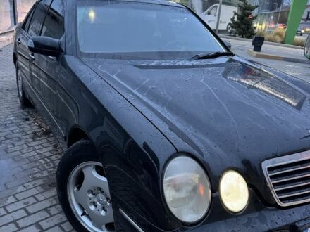 Черный Мерседес 320, объемом двигателя 3.2 л и пробегом 390 тыс. км за 3950 $, фото 1 на Automoto.ua