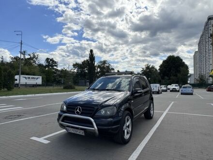 Чорний Мерседес 320, об'ємом двигуна 3.2 л та пробігом 411 тис. км за 5700 $, фото 1 на Automoto.ua