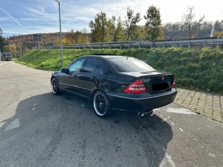 Черный Мерседес 320, объемом двигателя 3.2 л и пробегом 227 тыс. км за 10000 $, фото 1 на Automoto.ua