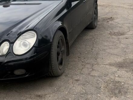 Черный Мерседес 320, объемом двигателя 3.2 л и пробегом 350 тыс. км за 2383 $, фото 1 на Automoto.ua