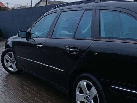 Черный Мерседес 320, объемом двигателя 3.2 л и пробегом 380 тыс. км за 4000 $, фото 1 на Automoto.ua