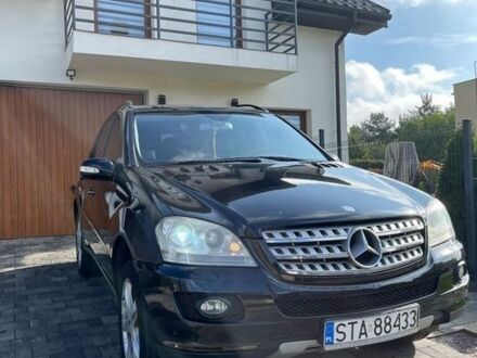 Черный Мерседес 320, объемом двигателя 3 л и пробегом 273 тыс. км за 3600 $, фото 1 на Automoto.ua