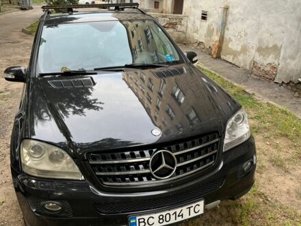 Чорний Мерседес 320, об'ємом двигуна 3 л та пробігом 317 тис. км за 7767 $, фото 1 на Automoto.ua
