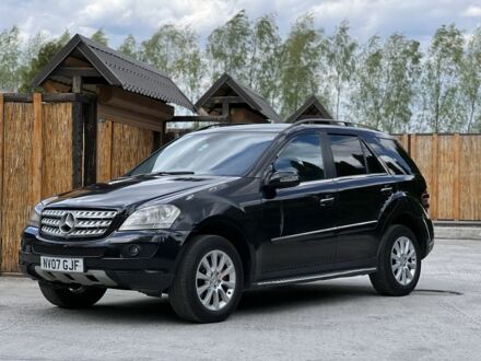 Мерседес 320 2007 у Смеле на Automoto.ua Чорний Мерседес 320, об'ємом двигуна 0 л та пробігом 200 тис. км за 3999 $, фото 1 на Automoto.ua