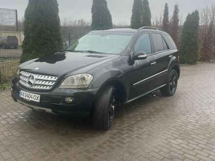 Черный Мерседес 320, объемом двигателя 3 л и пробегом 440 тыс. км за 7500 $, фото 1 на Automoto.ua