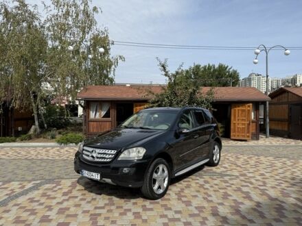 Черный Мерседес 320, объемом двигателя 3 л и пробегом 405 тыс. км за 10600 $, фото 1 на Automoto.ua