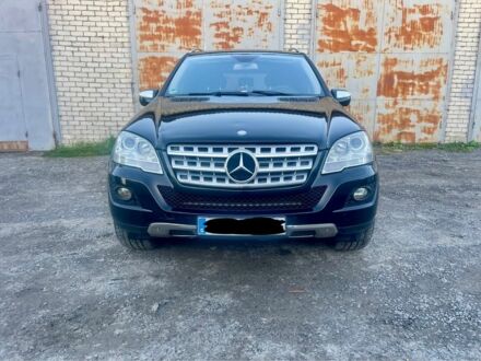 Черный Мерседес 320, объемом двигателя 3 л и пробегом 282 тыс. км за 9000 $, фото 1 на Automoto.ua