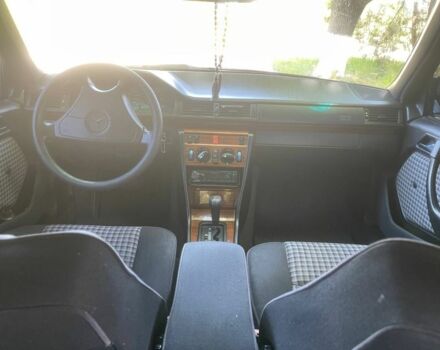 Фиолетовый Мерседес 320, объемом двигателя 3.2 л и пробегом 333 тыс. км за 2500 $, фото 3 на Automoto.ua