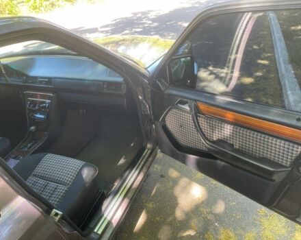 Фиолетовый Мерседес 320, объемом двигателя 3.2 л и пробегом 333 тыс. км за 2500 $, фото 5 на Automoto.ua