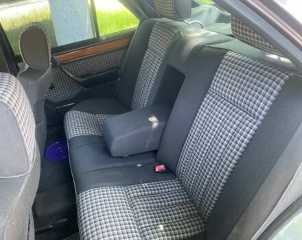 Фиолетовый Мерседес 320, объемом двигателя 3.2 л и пробегом 333 тыс. км за 2500 $, фото 7 на Automoto.ua