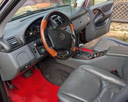 Красный Мерседес 320, объемом двигателя 3.2 л и пробегом 352 тыс. км за 3600 $, фото 7 на Automoto.ua