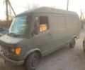 Желтый Мерседес 320, объемом двигателя 2.3 л и пробегом 235 тыс. км за 2300 $, фото 1 на Automoto.ua
