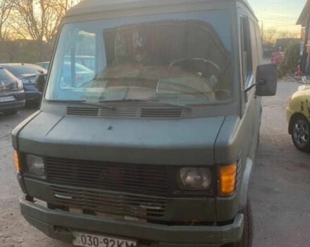 Желтый Мерседес 320, объемом двигателя 2.3 л и пробегом 235 тыс. км за 2300 $, фото 2 на Automoto.ua