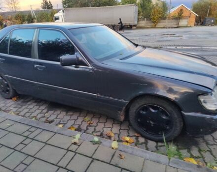 Серый Мерседес 320, объемом двигателя 3.2 л и пробегом 400 тыс. км за 1600 $, фото 2 на Automoto.ua