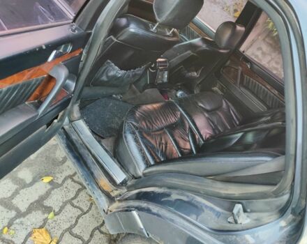 Серый Мерседес 320, объемом двигателя 3.2 л и пробегом 400 тыс. км за 1600 $, фото 4 на Automoto.ua