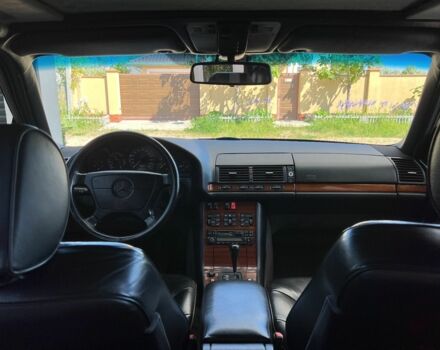 Сірий Мерседес 320, об'ємом двигуна 3.2 л та пробігом 193 тис. км за 12000 $, фото 4 на Automoto.ua