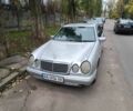 Серый Мерседес 320, объемом двигателя 3.2 л и пробегом 424 тыс. км за 3500 $, фото 1 на Automoto.ua