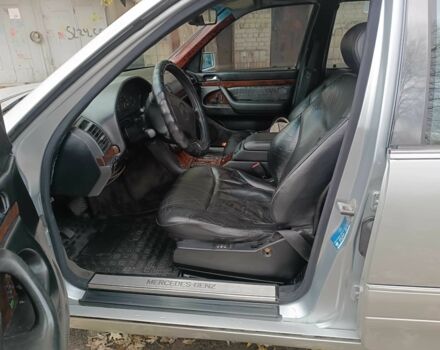 Сірий Мерседес 320, об'ємом двигуна 3.2 л та пробігом 407 тис. км за 3500 $, фото 8 на Automoto.ua