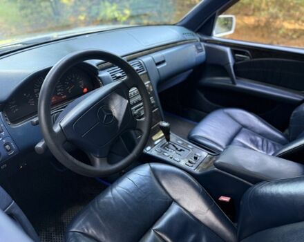 Серый Мерседес 320, объемом двигателя 3.2 л и пробегом 353 тыс. км за 5300 $, фото 4 на Automoto.ua