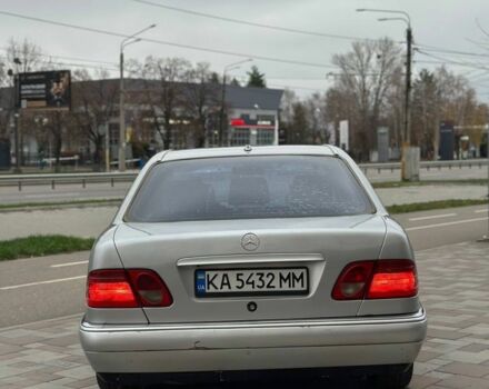 Серый Мерседес 320, объемом двигателя 3.2 л и пробегом 580 тыс. км за 3900 $, фото 4 на Automoto.ua