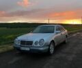 Сірий Мерседес 320, об'ємом двигуна 2.2 л та пробігом 100 тис. км за 2600 $, фото 1 на Automoto.ua