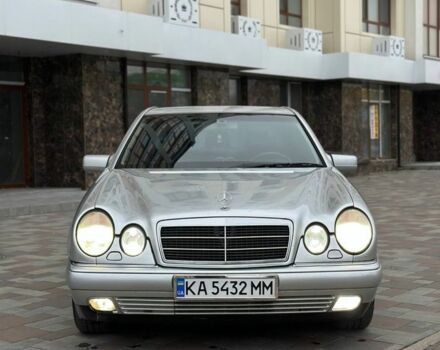 Серый Мерседес 320, объемом двигателя 3.2 л и пробегом 580 тыс. км за 3900 $, фото 1 на Automoto.ua