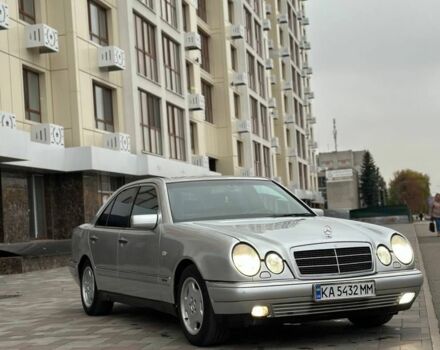 Серый Мерседес 320, объемом двигателя 3.2 л и пробегом 580 тыс. км за 3900 $, фото 2 на Automoto.ua