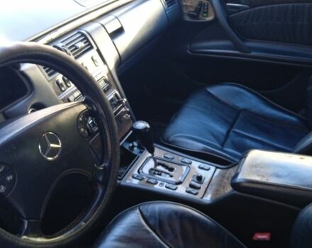 Серый Мерседес 320, объемом двигателя 0 л и пробегом 450 тыс. км за 3999 $, фото 5 на Automoto.ua