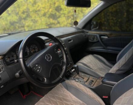 Серый Мерседес 320, объемом двигателя 3.2 л и пробегом 475 тыс. км за 3500 $, фото 7 на Automoto.ua