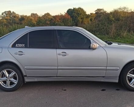 Серый Мерседес 320, объемом двигателя 3.2 л и пробегом 332 тыс. км за 4000 $, фото 7 на Automoto.ua