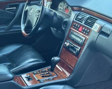 Серый Мерседес 320, объемом двигателя 3.2 л и пробегом 550 тыс. км за 5700 $, фото 10 на Automoto.ua