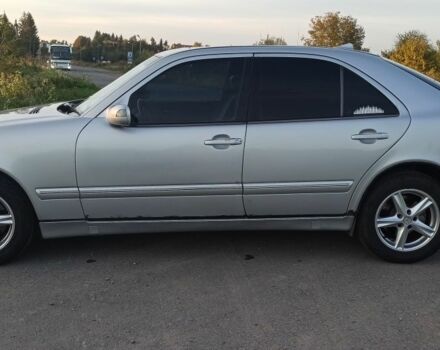 Серый Мерседес 320, объемом двигателя 3.2 л и пробегом 332 тыс. км за 4000 $, фото 5 на Automoto.ua