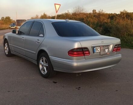 Серый Мерседес 320, объемом двигателя 3.2 л и пробегом 332 тыс. км за 4000 $, фото 2 на Automoto.ua