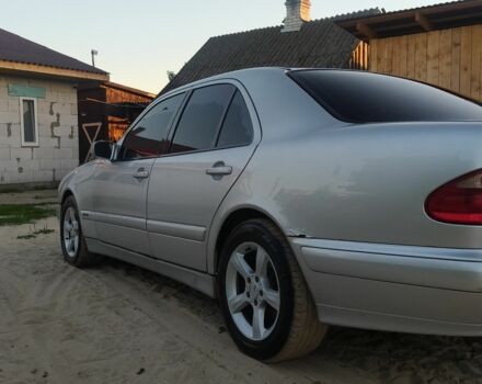 Серый Мерседес 320, объемом двигателя 3.2 л и пробегом 300 тыс. км за 2700 $, фото 1 на Automoto.ua