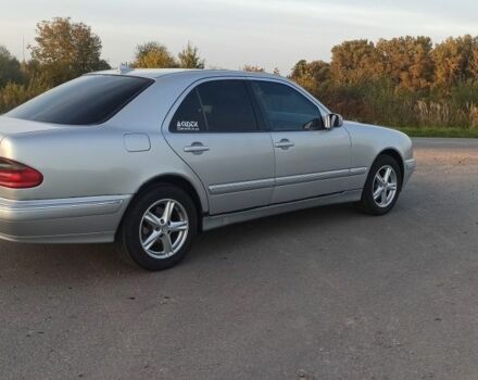 Серый Мерседес 320, объемом двигателя 3.2 л и пробегом 332 тыс. км за 4000 $, фото 1 на Automoto.ua