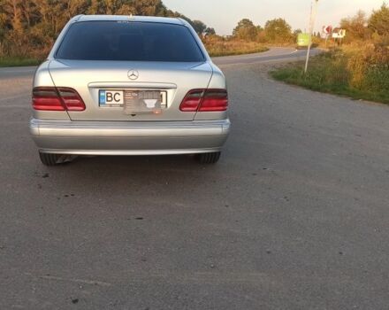 Серый Мерседес 320, объемом двигателя 3.2 л и пробегом 332 тыс. км за 4000 $, фото 3 на Automoto.ua