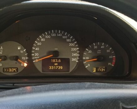 Серый Мерседес 320, объемом двигателя 3.2 л и пробегом 332 тыс. км за 4000 $, фото 12 на Automoto.ua