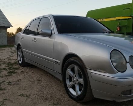 Серый Мерседес 320, объемом двигателя 3.2 л и пробегом 300 тыс. км за 2700 $, фото 3 на Automoto.ua