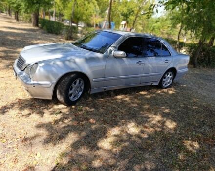 Серый Мерседес 320, объемом двигателя 3.2 л и пробегом 478 тыс. км за 2500 $, фото 7 на Automoto.ua