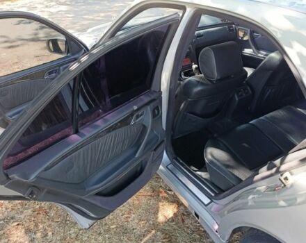 Серый Мерседес 320, объемом двигателя 3.2 л и пробегом 478 тыс. км за 2500 $, фото 11 на Automoto.ua