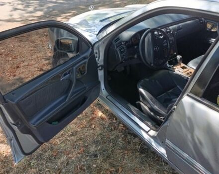 Серый Мерседес 320, объемом двигателя 3.2 л и пробегом 478 тыс. км за 2500 $, фото 8 на Automoto.ua