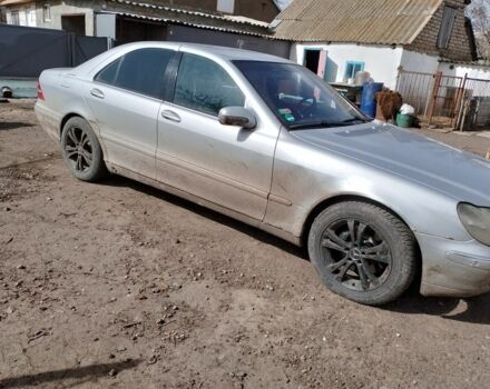 Серый Мерседес 320, объемом двигателя 3.2 л и пробегом 250 тыс. км за 2381 $, фото 1 на Automoto.ua