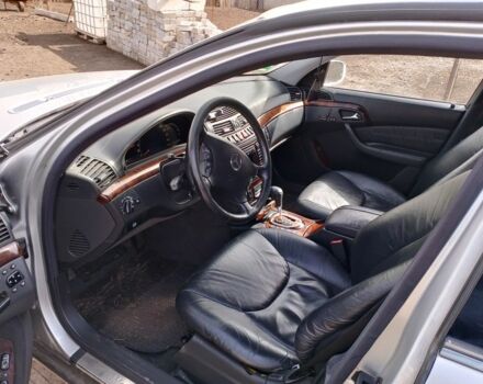 Серый Мерседес 320, объемом двигателя 3.2 л и пробегом 250 тыс. км за 2381 $, фото 3 на Automoto.ua