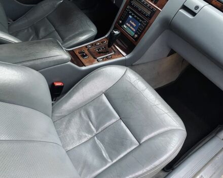 Сірий Мерседес 320, об'ємом двигуна 3.2 л та пробігом 490 тис. км за 4099 $, фото 10 на Automoto.ua