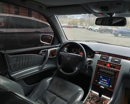 Сірий Мерседес 320, об'ємом двигуна 3.2 л та пробігом 490 тис. км за 4099 $, фото 11 на Automoto.ua