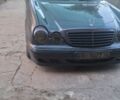 Серый Мерседес 320, объемом двигателя 3.2 л и пробегом 364 тыс. км за 5500 $, фото 1 на Automoto.ua