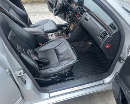 Сірий Мерседес 320, об'ємом двигуна 3.2 л та пробігом 490 тис. км за 4400 $, фото 6 на Automoto.ua