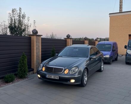 Серый Мерседес 320, объемом двигателя 3.2 л и пробегом 350 тыс. км за 3950 $, фото 4 на Automoto.ua