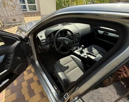 Серый Мерседес 320, объемом двигателя 3 л и пробегом 212 тыс. км за 10700 $, фото 4 на Automoto.ua