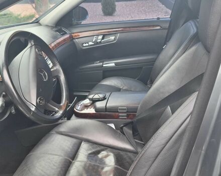 Сірий Мерседес 320, об'ємом двигуна 3.2 л та пробігом 302 тис. км за 10200 $, фото 4 на Automoto.ua